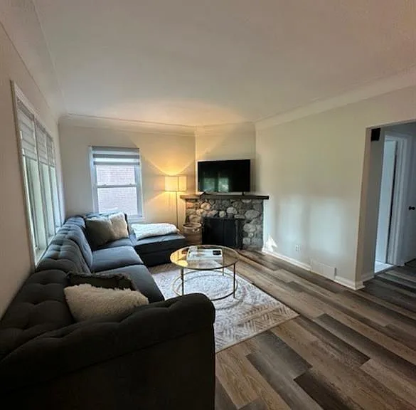 926 Thompson Blvd — Photo 4