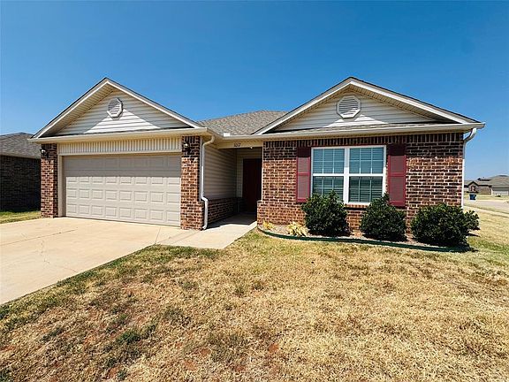 3rd image of 1017 N Pheasant Way