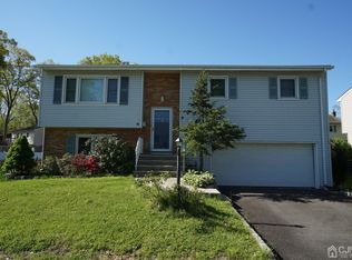 4 Luci Ct, Colonia, NJ 07067