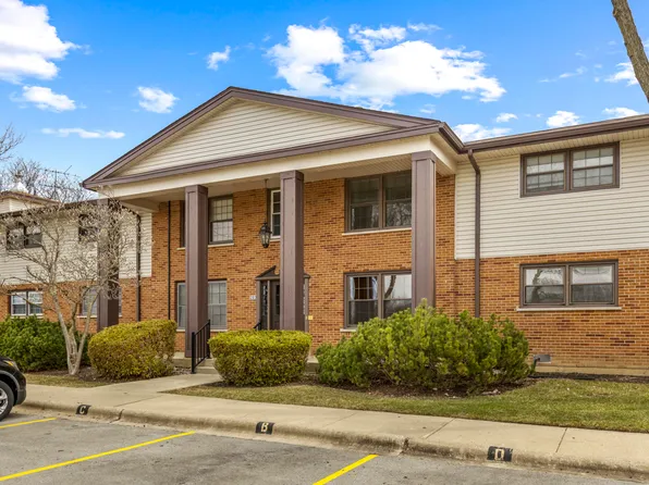 203 Washington Sq APT B, Elk Grove Village, IL 60007