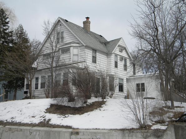 2215 Como Ave
