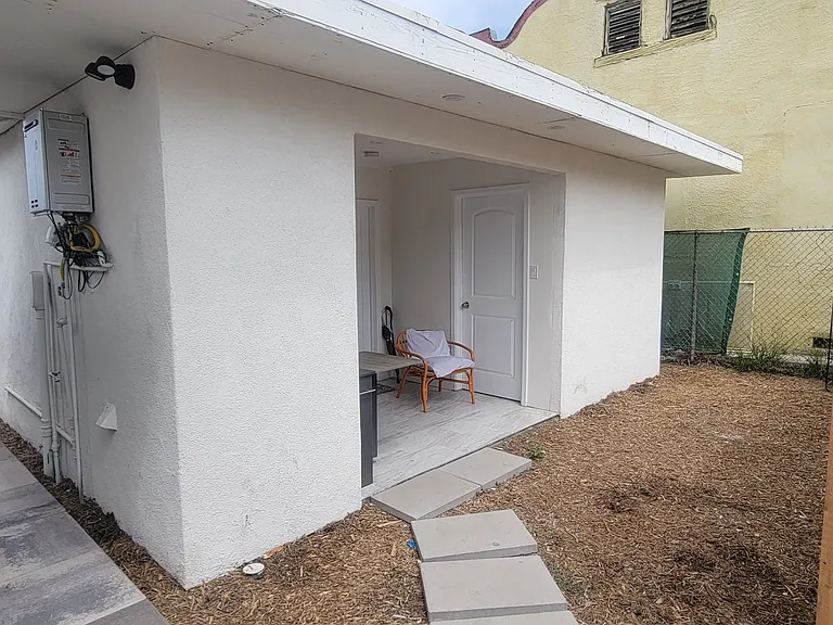 131 S Gless St #1/2 — Photo 23