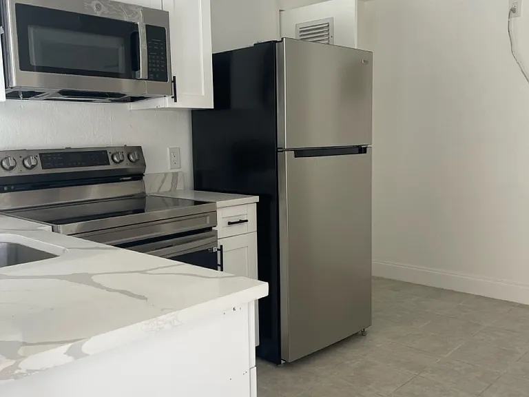 219 SW 21st Ave — Photo 7