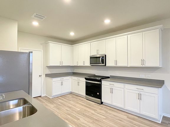 5th image of 155 Bromeliad Dr