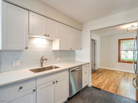 5th image of 165 Belmar Blvd