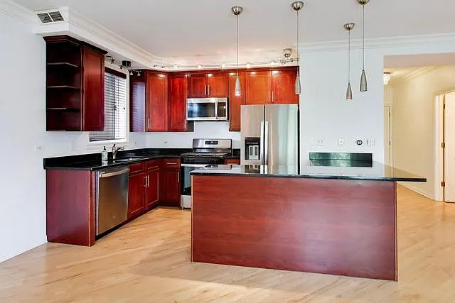 815 N Marshfield Ave #204 — Photo 5
