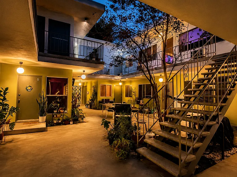 806 Coronado Ter #6 — Photo 2