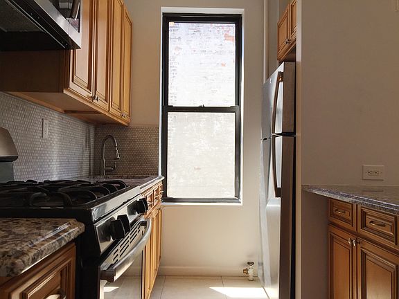 5th image of 35 Diamond St APT 16