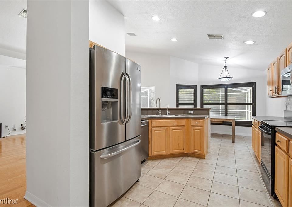 1st image of 18861R Maisons Dr