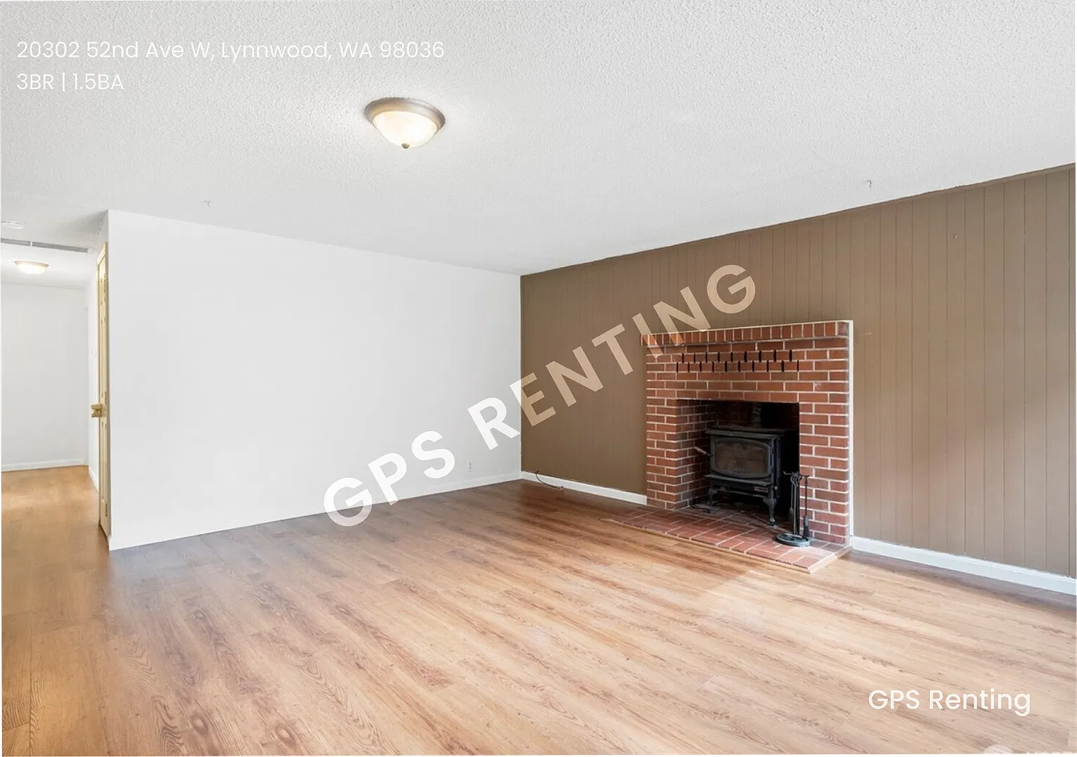 Charming 3-Bedroom Home with Modern Upgrades in Lynnwood — Photo 2