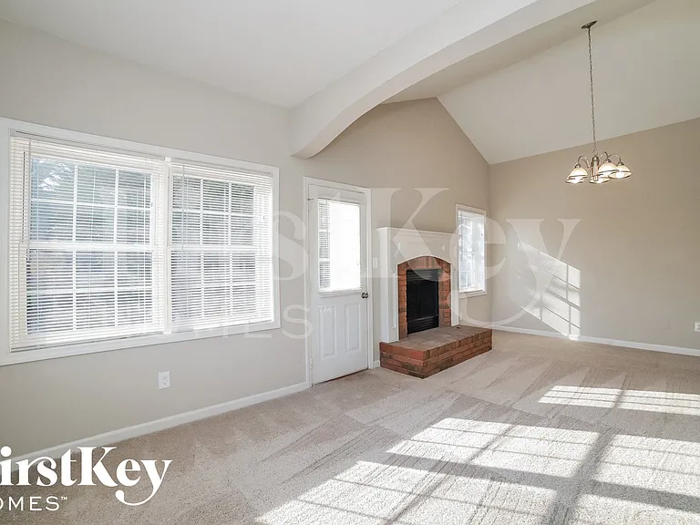 1 White Pines Dr — Photo 2
