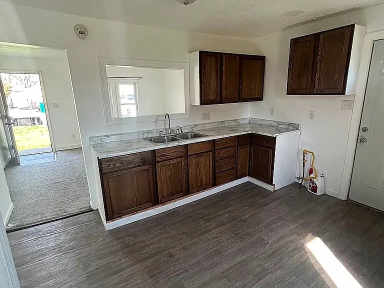2 bed, 624 sqft, $900 — Photo 2