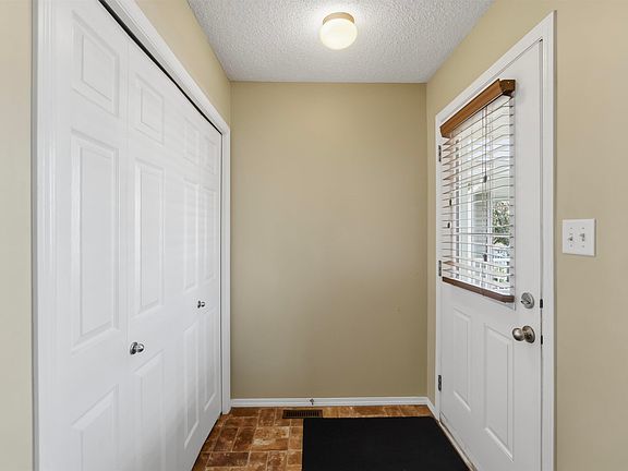 4th image of 2305 28th Ave NW