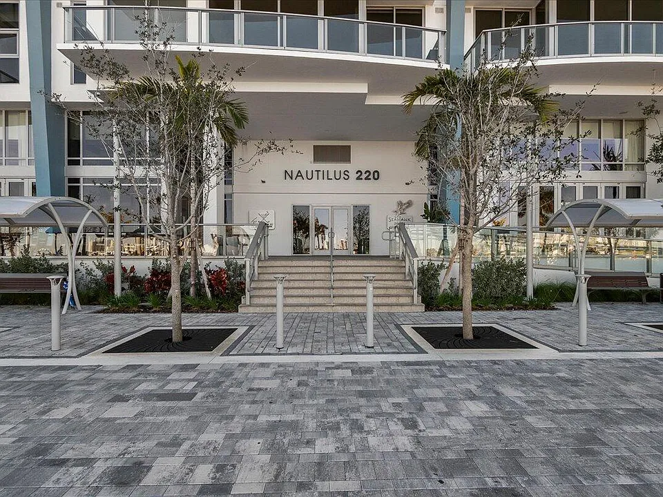 220 Lake Shore Dr #710