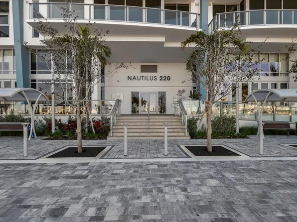 220 Lake Shore Dr, West Palm Beach, FL