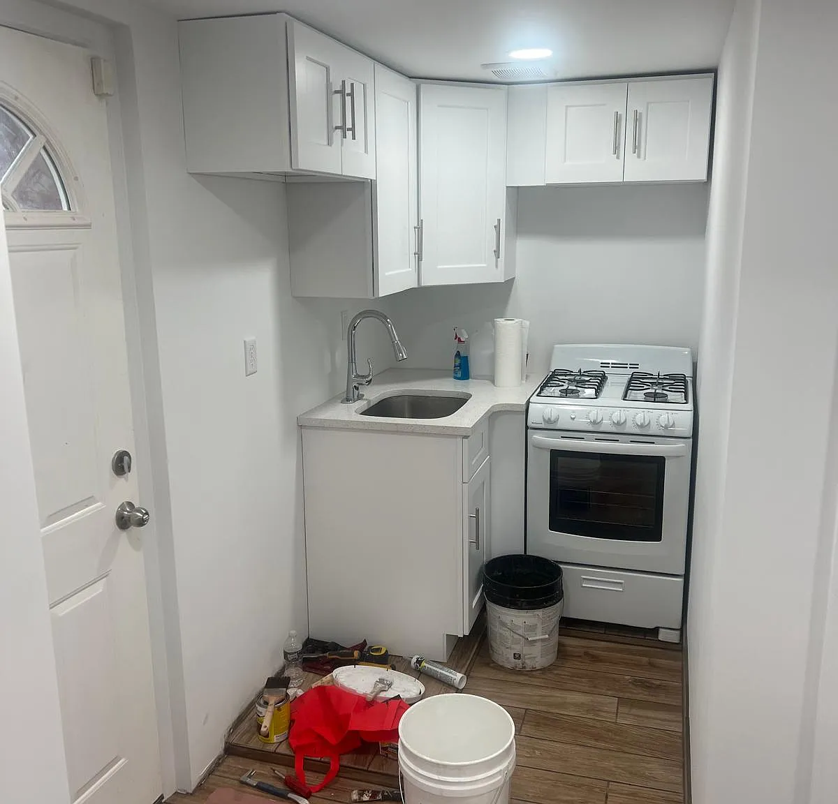 Studio, $1,600 — Photo 1