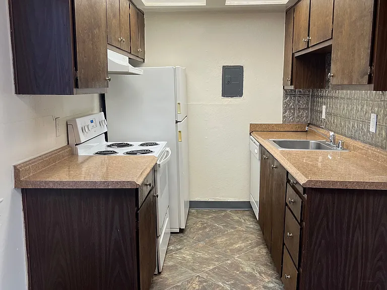 2209 Q St — Photo 1