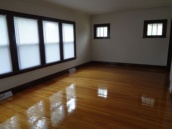 3rd image of 1901 S 18th Ave