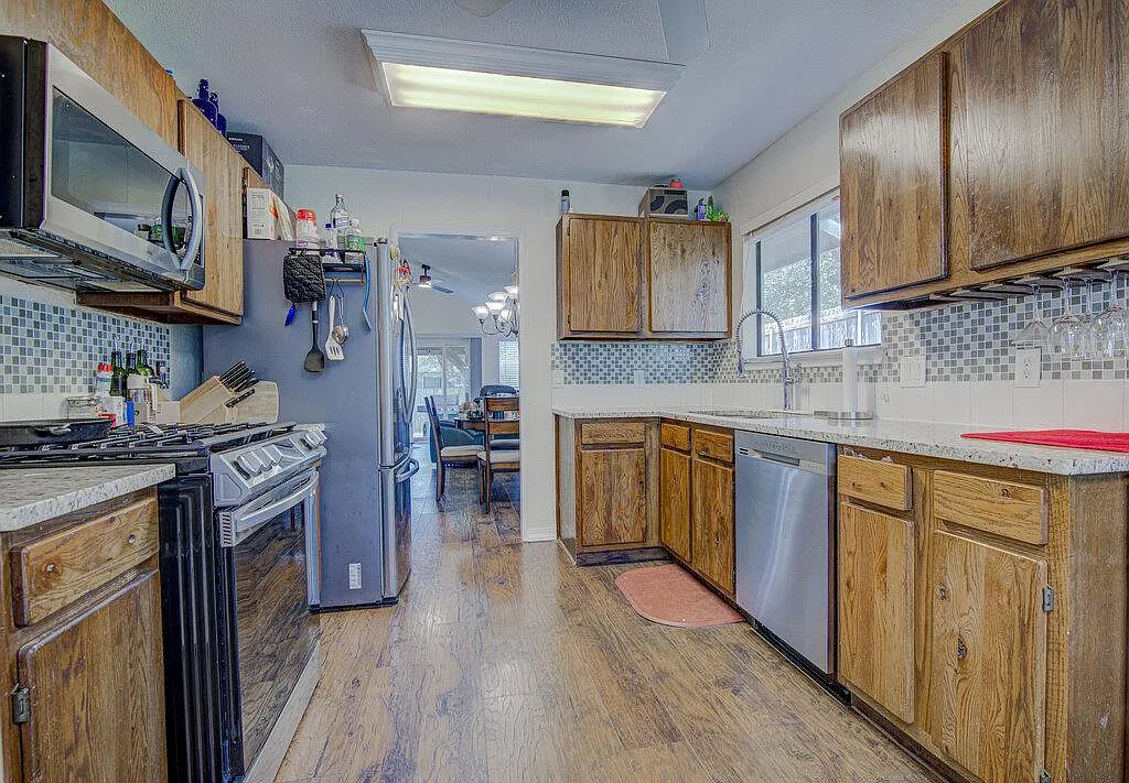 3 bed, 2.0 bath, 1285 sqft, $2,250 — Photo 4