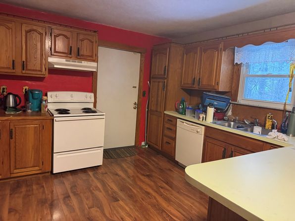 128 Pack St, Cool Ridge, WV 25825