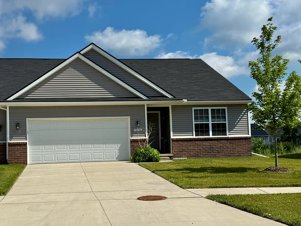 10284 Swan Lake Cir