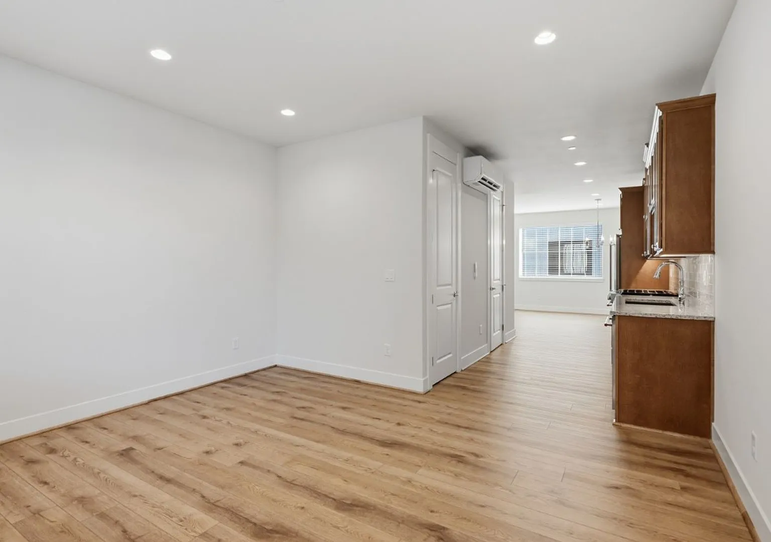 3Bd/3Ba Woodinville Townhome — Photo 3