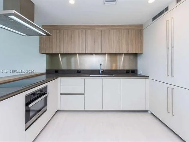 1000 Brickell Plz #CU-4104 — Photo 7