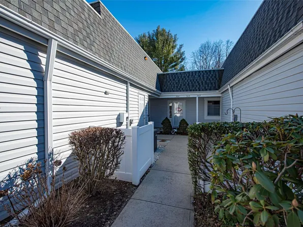 304 Cabot Court #304, Saint James, NY 11780