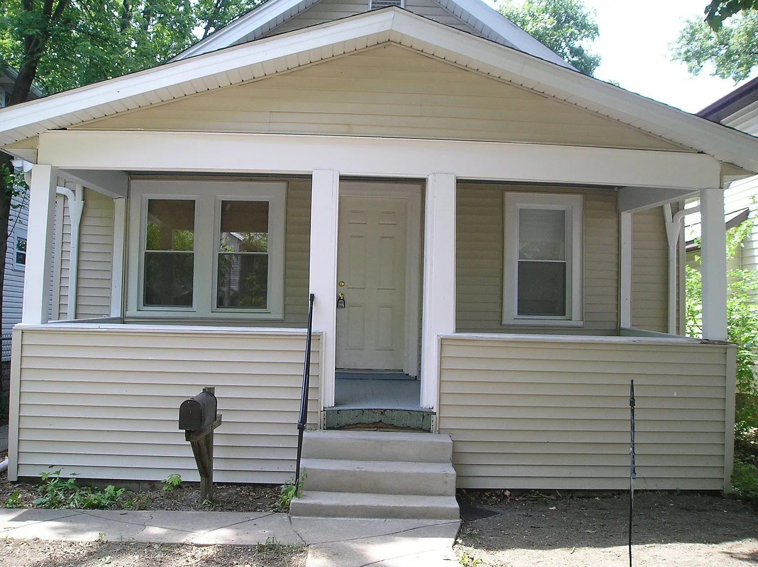 1393 Genessee Ave photo 1