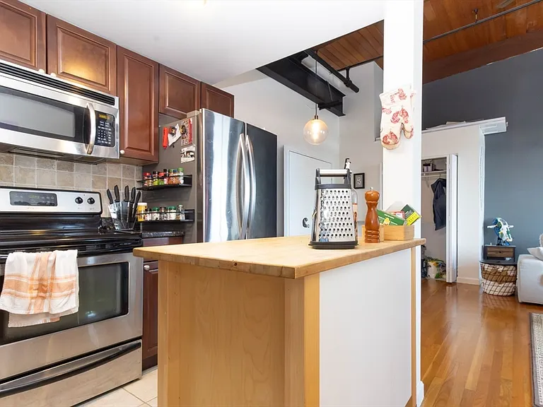 320 W 2nd St #512 — Photo 7