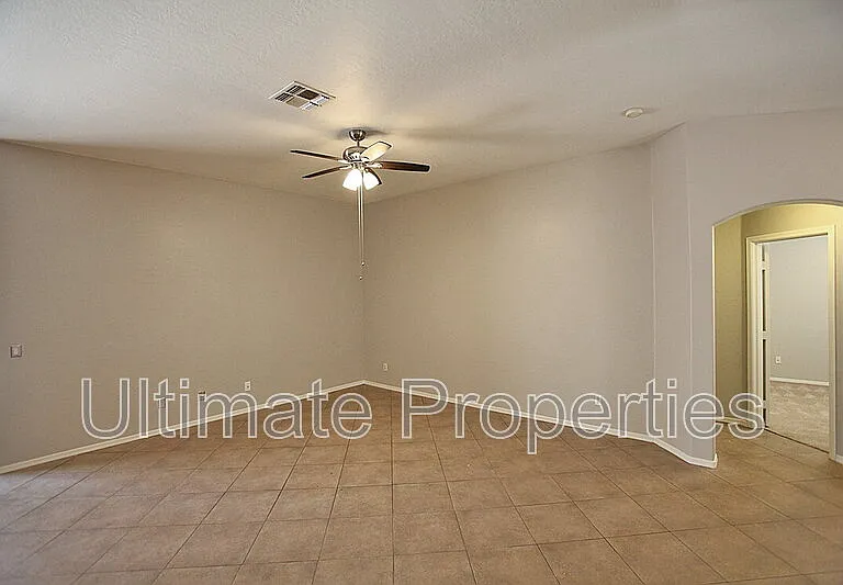 15710 N 34th St — Photo 3