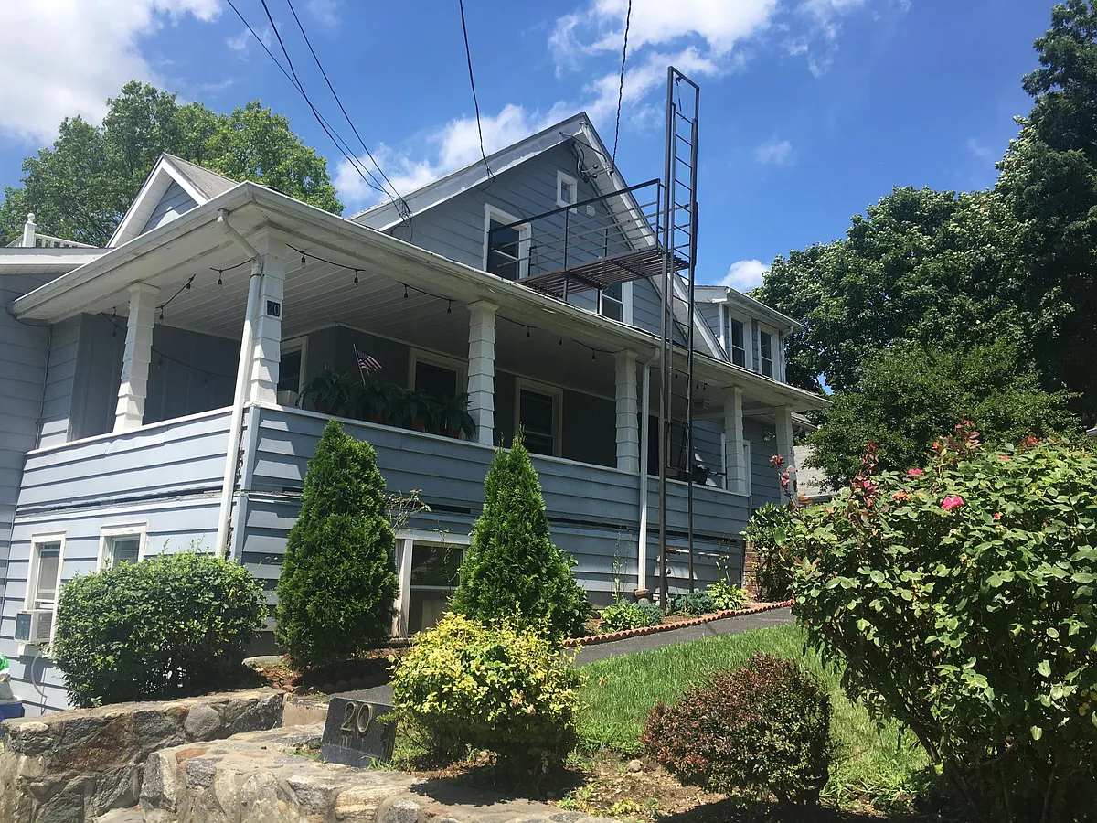 Building Photo - 20 Park Ln #4