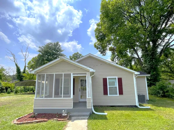 711 Henderson Ave, Rossville, GA 30741