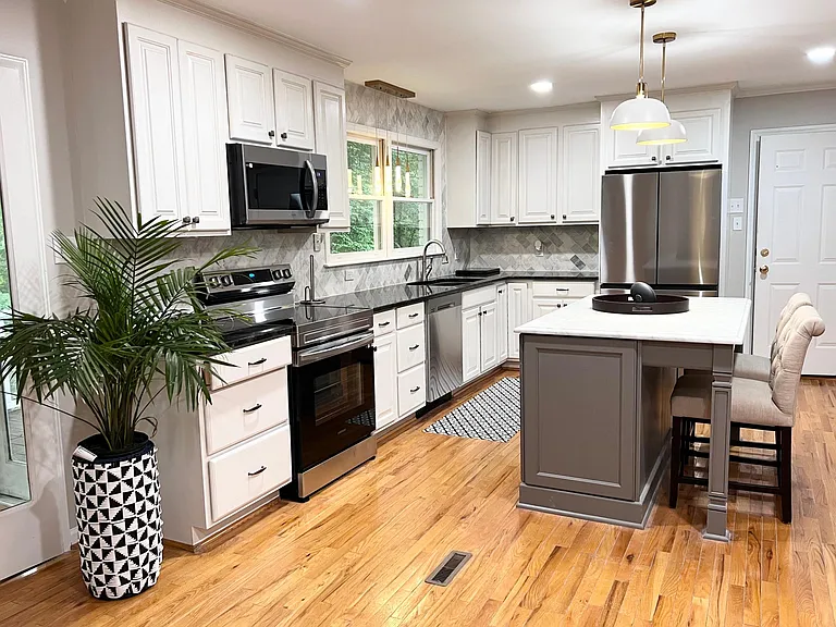 5005 N Hills Dr — Photo 3