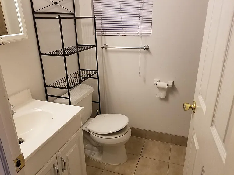 1069 N Hermitage Ave #3 — Photo 10