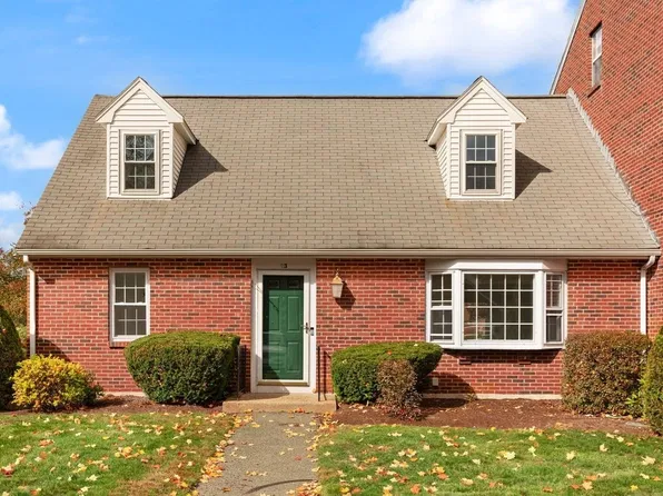 93 Claire Dr Unit 93, Stoughton, MA 02072