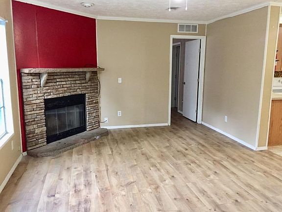 2nd image of 4645 Oak St