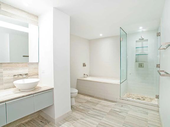 5th image of 322 W 57th St APT 47D4