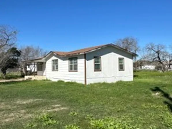 186 Avenue G, Poteet, TX 78065