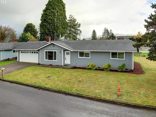 909 Meadow Ave, Tillamook, OR 97141