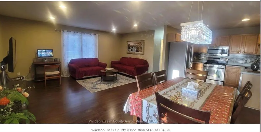 3 bed, $2,690 — Photo 2