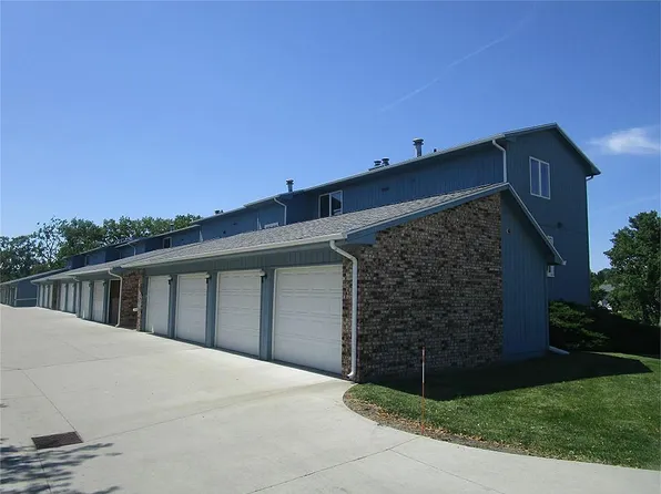 155 E San Marnan Dr, Waterloo, IA 50702