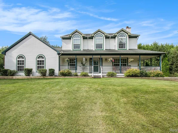 10448 Faussett Rd, Fenton, MI 48430