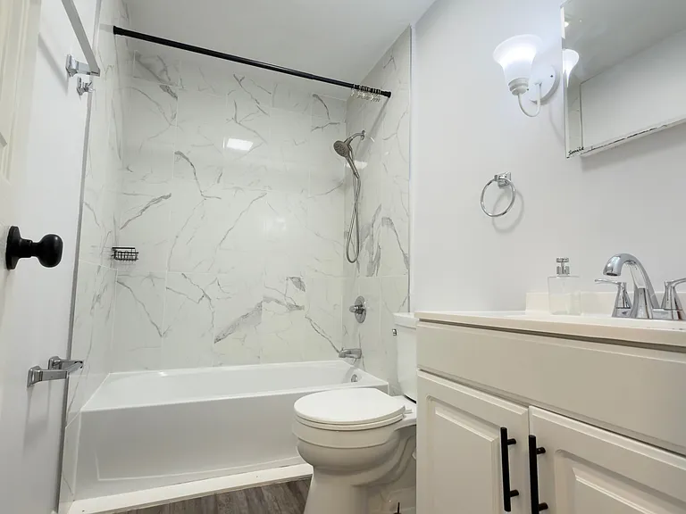 501 Mills Ave — Photo 9