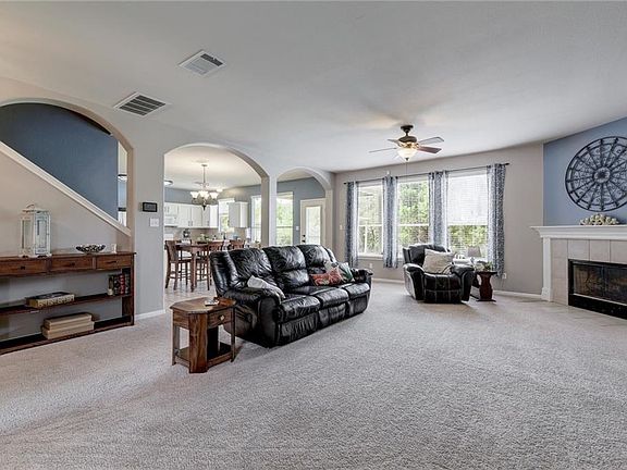4th image of 904 Saint Helena Dr