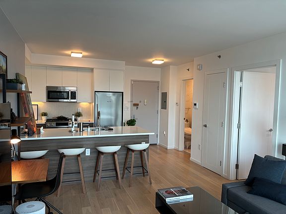 2nd image of 40 Pinehurst Ave #5C