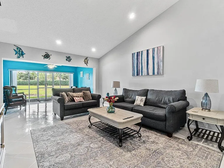 7916 Coral Pointe Dr — Photo 9
