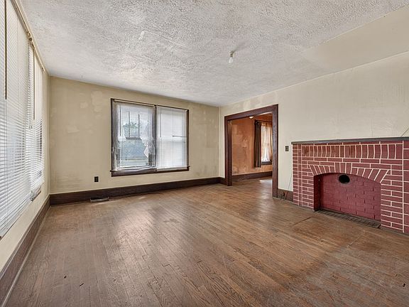 5th image of 855 W Main St