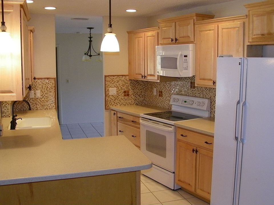 2nd image of 9307 Geneva St