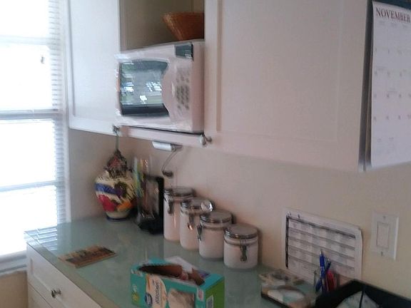 4th image of 9246 Oakwood Ln